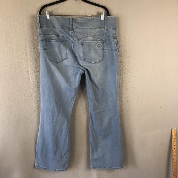Laurie Felt Jeans Womens XL Light Wash Blue Silky Curve Boot Cut Stretch Denim - Picture 2 of 16